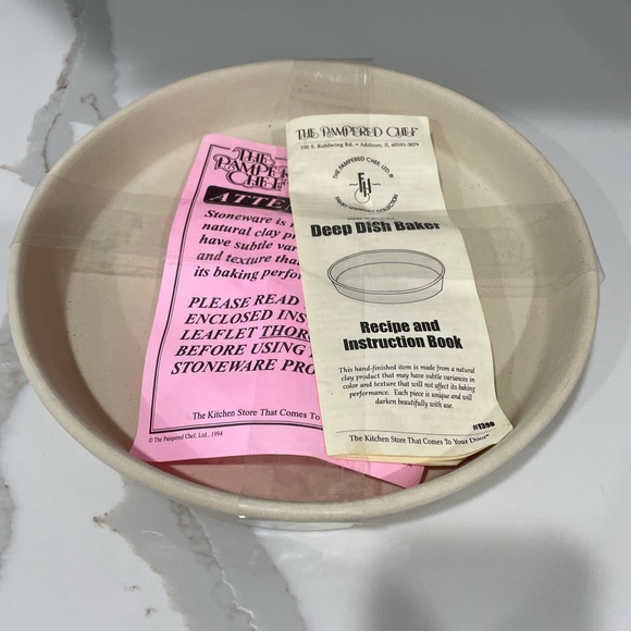 PAMPERED CHEF 11" Deep Dish Baker 1390 Family Heritage Collection NEW - Picture 5 of 6